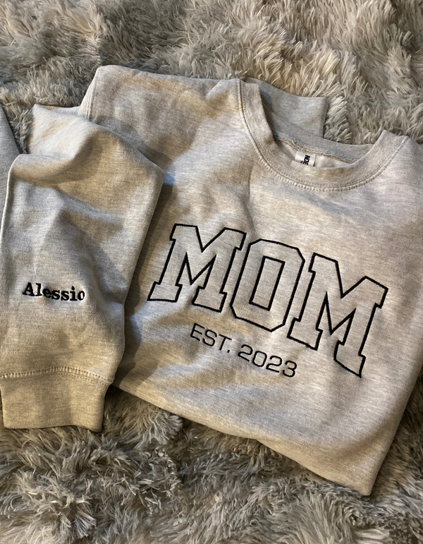 Pull brodé Mom Outline Est.