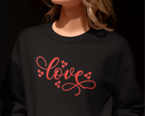 Pull brodé avec amour et coeurs